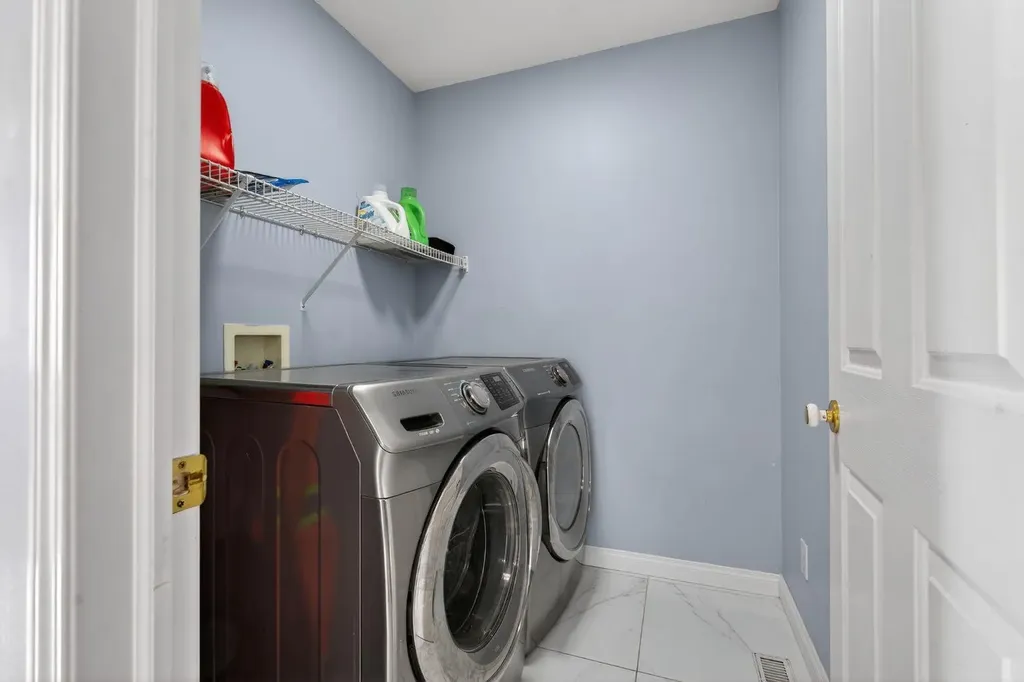 232 San Fernando Place NE Calgary AB T1Y 7J2