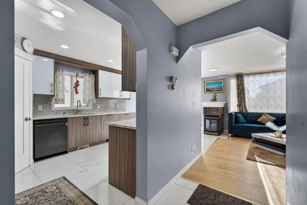 232 San Fernando Place NE Calgary AB T1Y 7J2