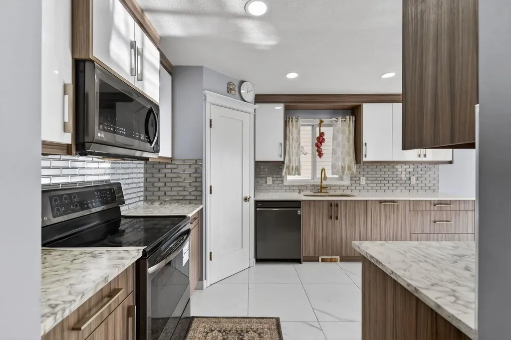 232 San Fernando Place NE Calgary AB T1Y 7J2