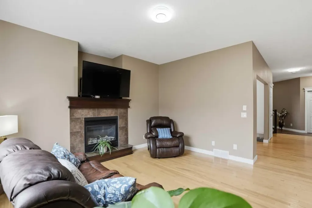 44 Westridge Crescent Okotoks AB T1S 0G7