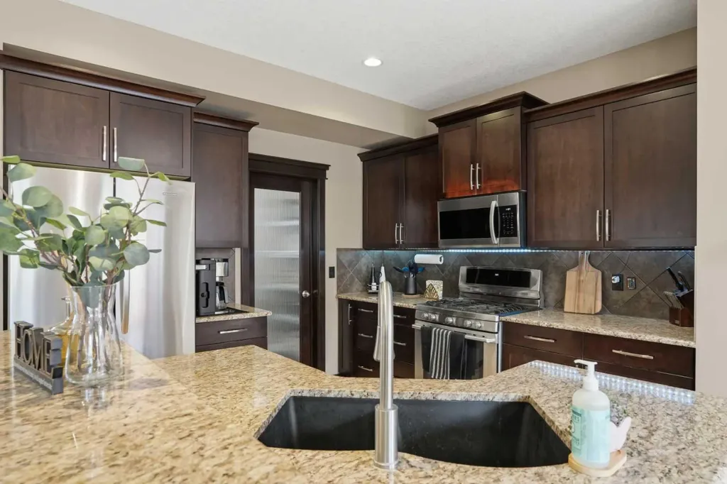 44 Westridge Crescent Okotoks AB T1S 0G7