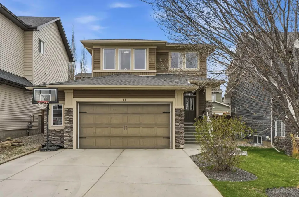 44 Westridge Crescent Okotoks AB T1S 0G7