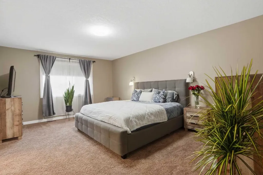 44 Westridge Crescent Okotoks AB T1S 0G7