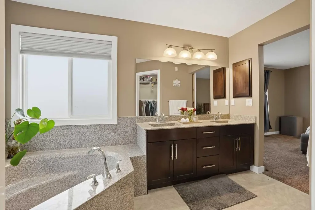 44 Westridge Crescent Okotoks AB T1S 0G7