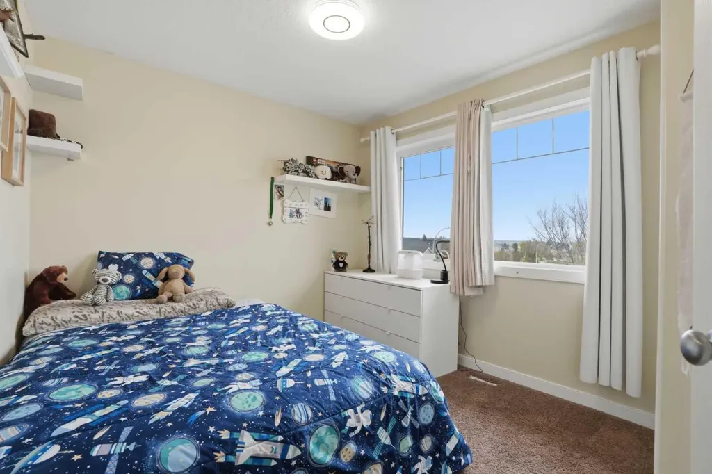 44 Westridge Crescent Okotoks AB T1S 0G7