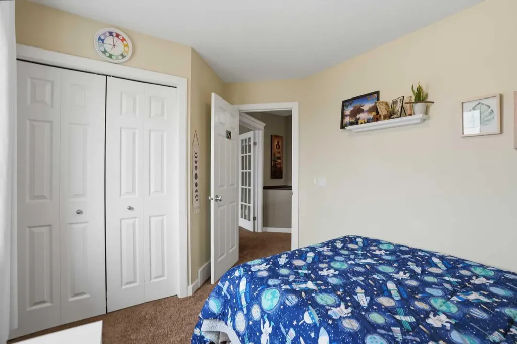 44 Westridge Crescent Okotoks AB T1S 0G7