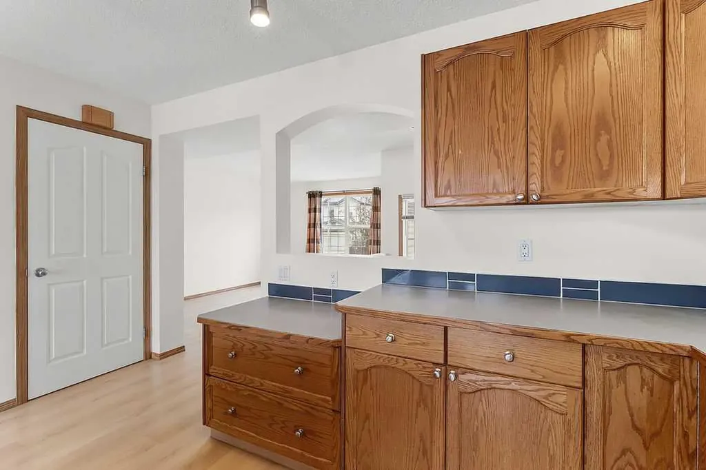 108 Everstone Rise SW Calgary AB T2Y4J7