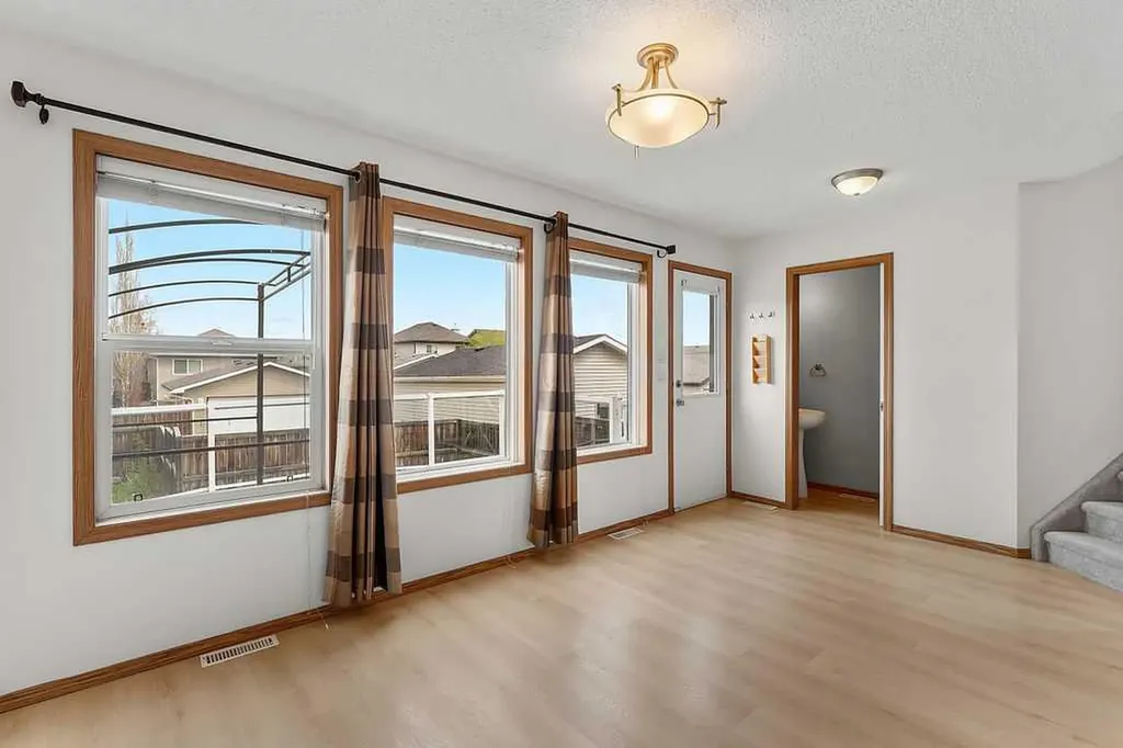 108 Everstone Rise SW Calgary AB T2Y4J7