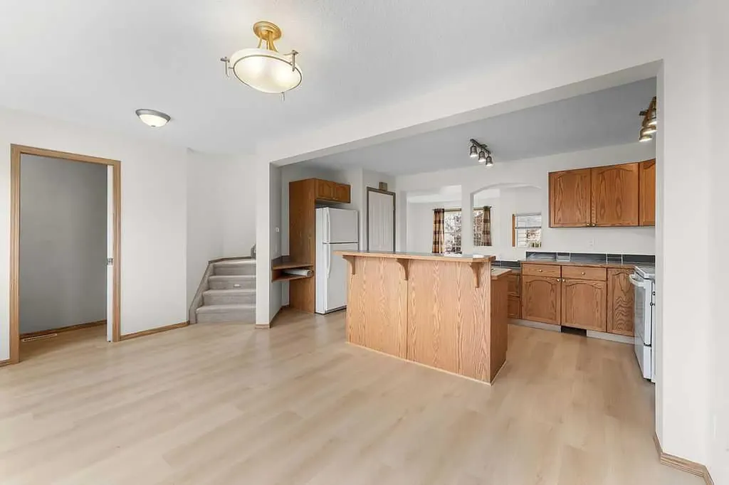 108 Everstone Rise SW Calgary AB T2Y4J7