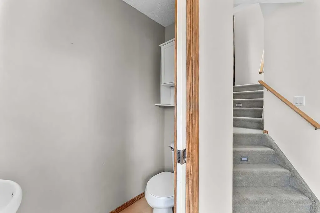 108 Everstone Rise SW Calgary AB T2Y4J7