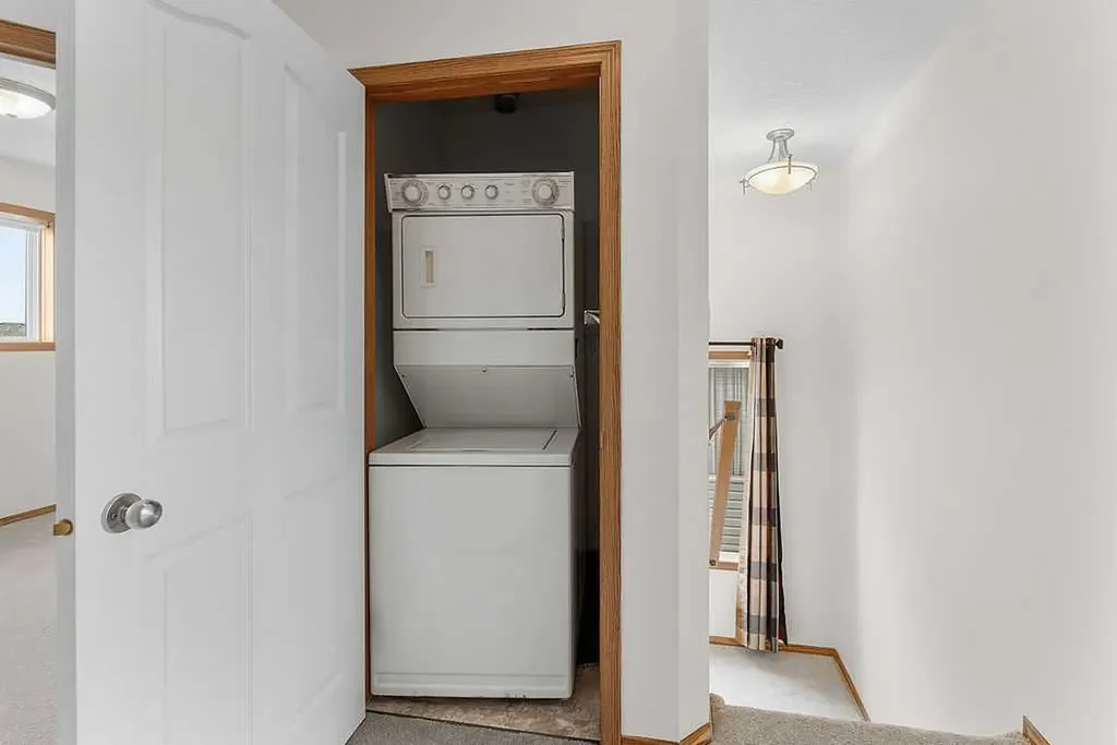108 Everstone Rise SW Calgary AB T2Y4J7