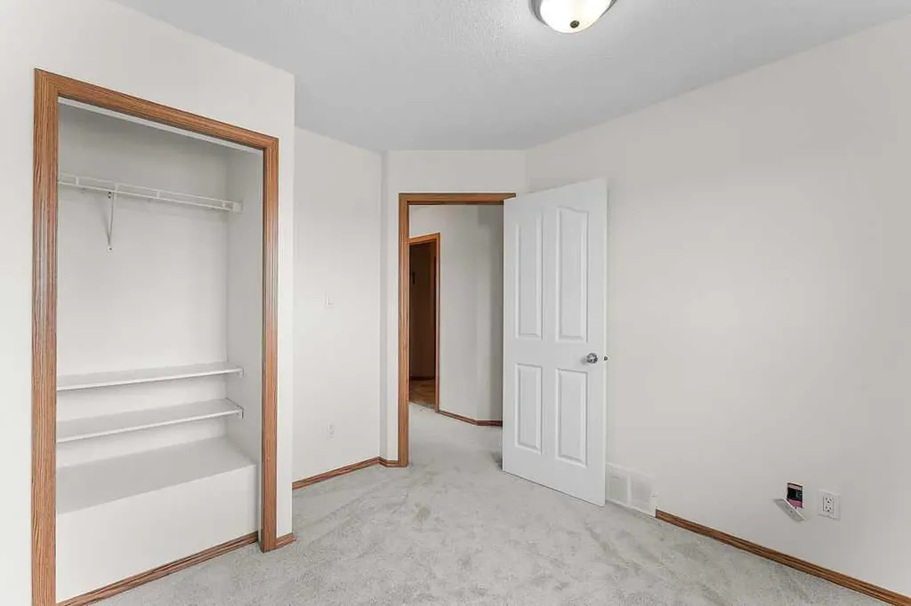 108 Everstone Rise SW Calgary AB T2Y4J7