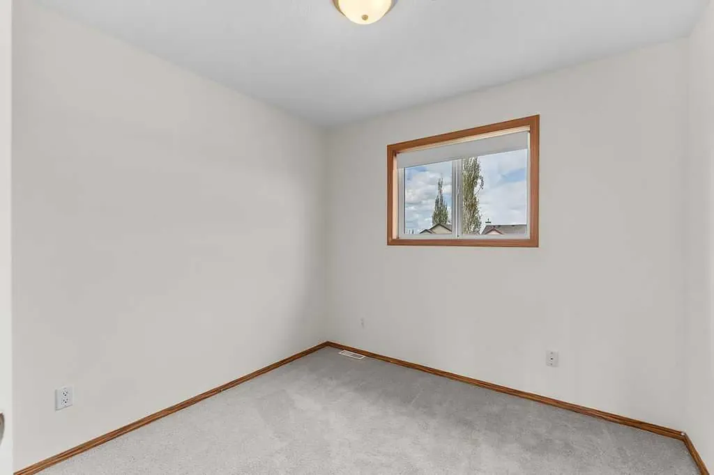 108 Everstone Rise SW Calgary AB T2Y4J7