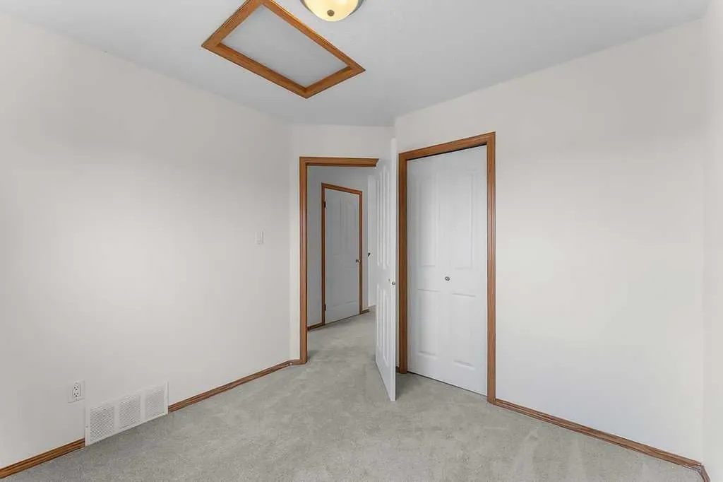 108 Everstone Rise SW Calgary AB T2Y4J7