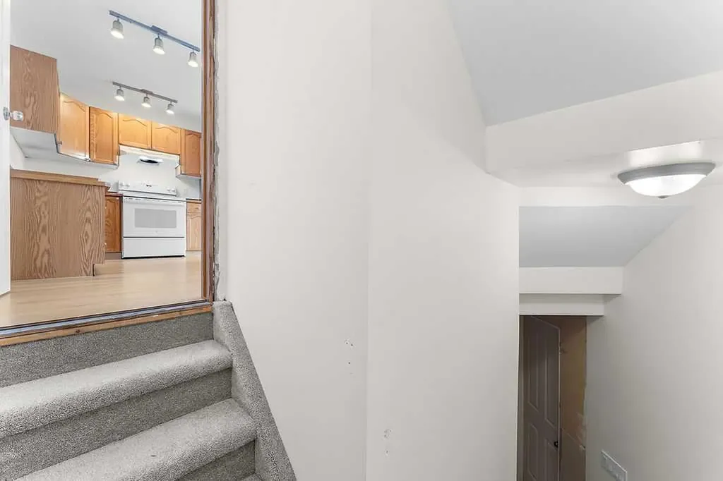 108 Everstone Rise SW Calgary AB T2Y4J7