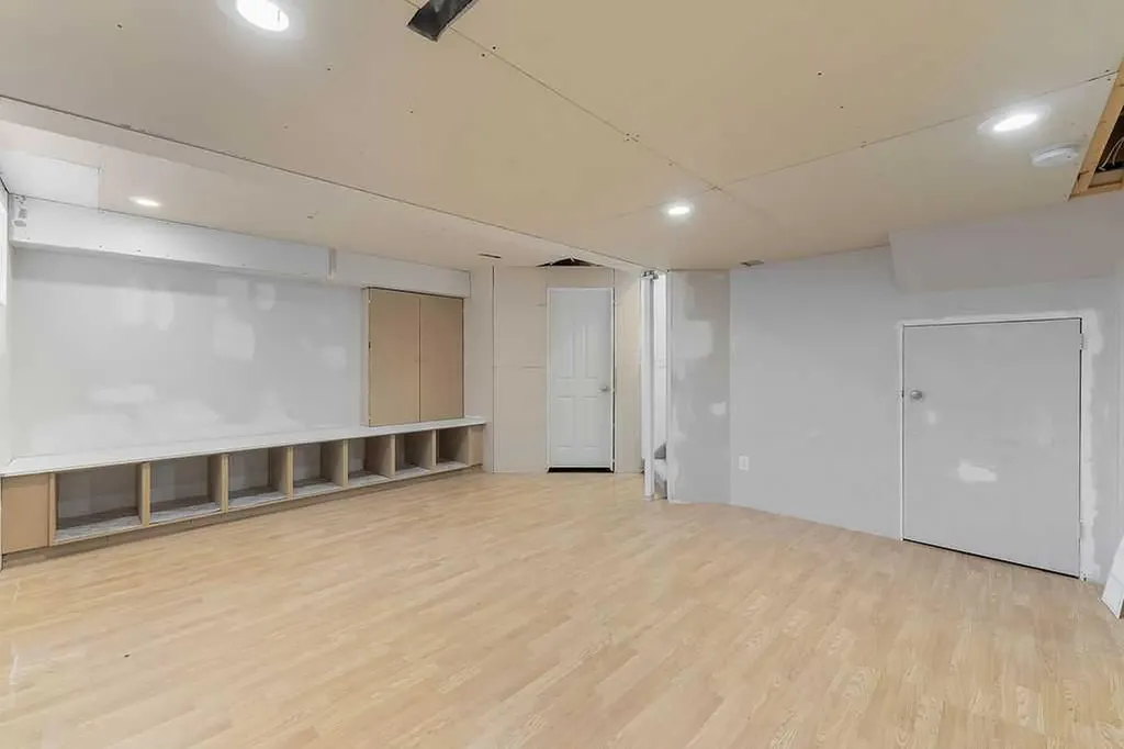 108 Everstone Rise SW Calgary AB T2Y4J7