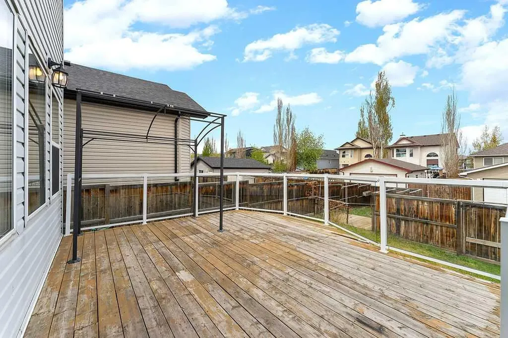 108 Everstone Rise SW Calgary AB T2Y4J7