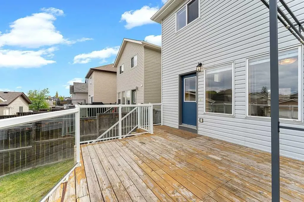 108 Everstone Rise SW Calgary AB T2Y4J7