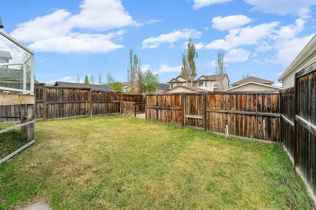 108 Everstone Rise SW Calgary AB T2Y4J7