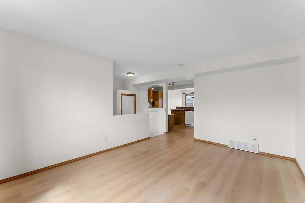 108 Everstone Rise SW Calgary AB T2Y4J7