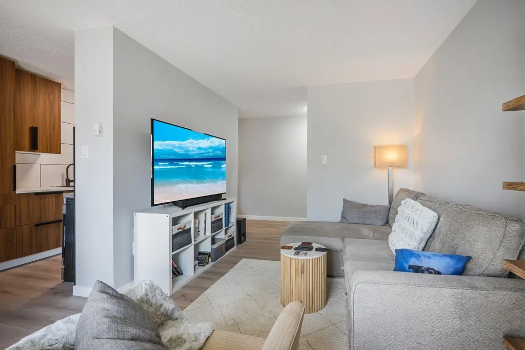 11620 Elbow Drive SW Calgary AB T2W 3L6
