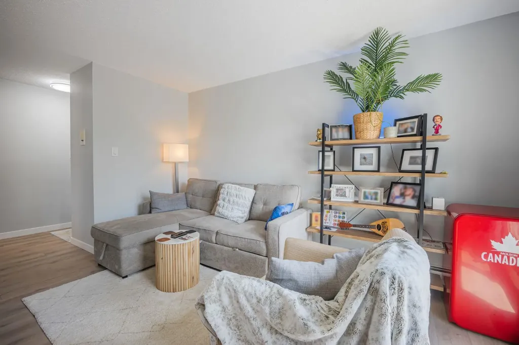 11620 Elbow Drive SW Calgary AB T2W 3L6