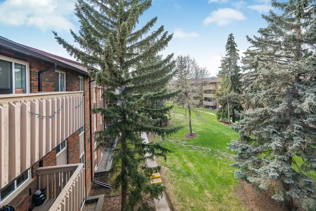 11620 Elbow Drive SW Calgary AB T2W 3L6