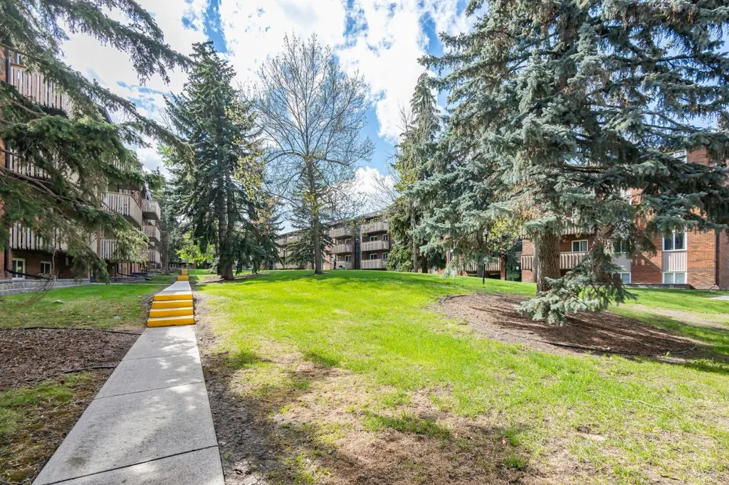 11620 Elbow Drive SW Calgary AB T2W 3L6