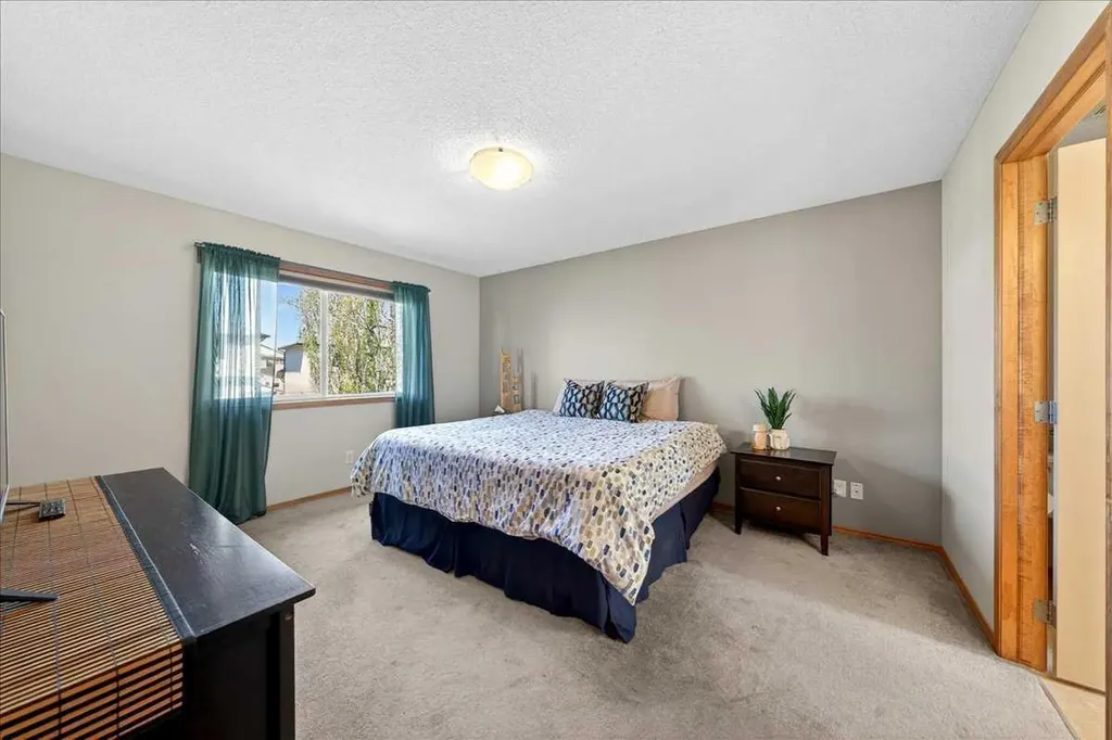 152 Chapman Close SE Calgary AB T2X 3V7