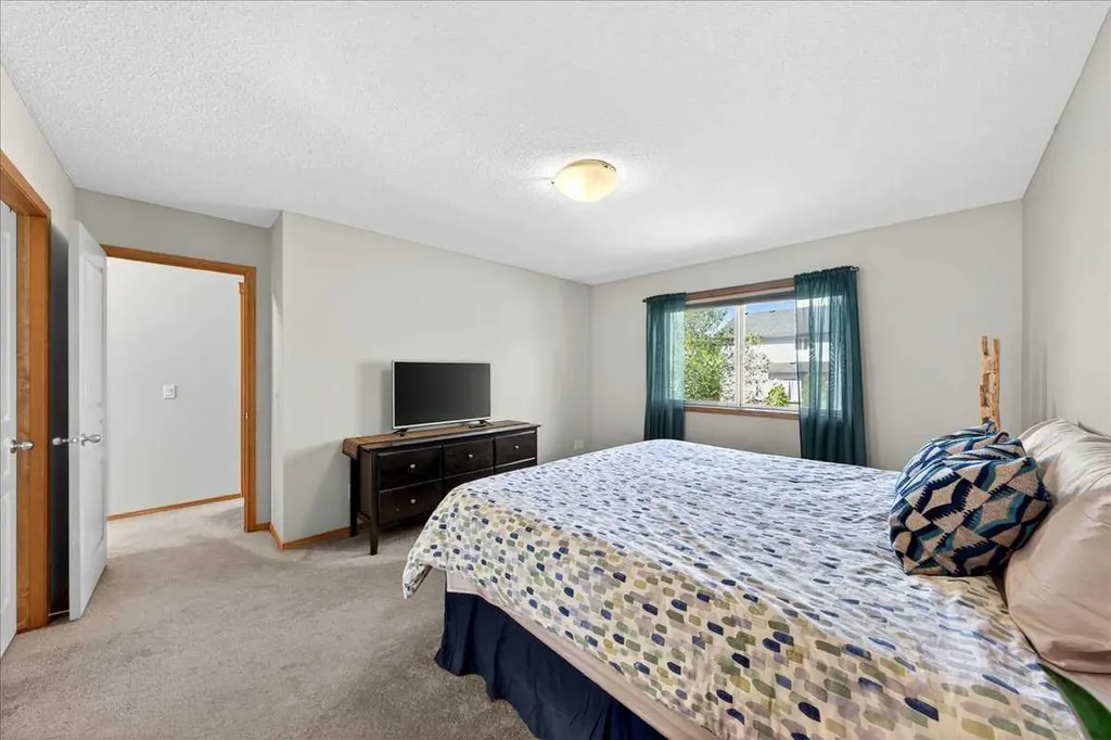 152 Chapman Close SE Calgary AB T2X 3V7
