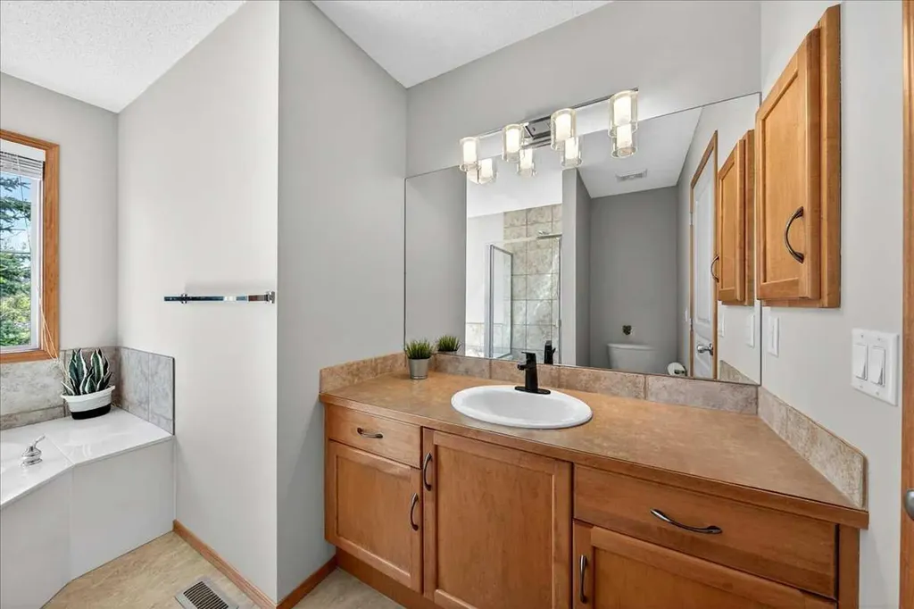 152 Chapman Close SE Calgary AB T2X 3V7