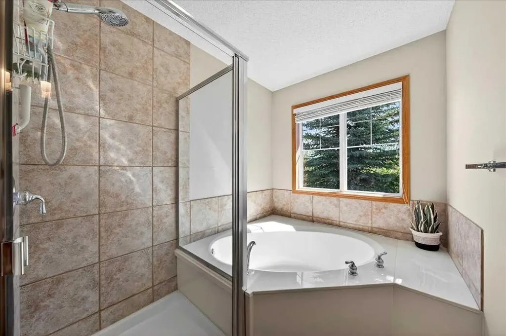 152 Chapman Close SE Calgary AB T2X 3V7