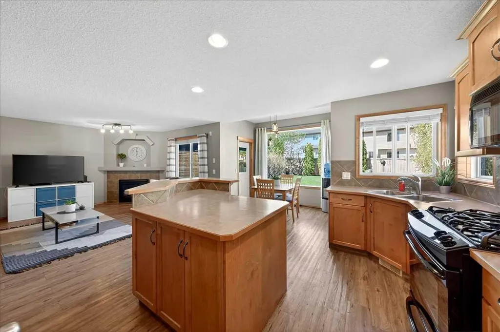 152 Chapman Close SE Calgary AB T2X 3V7