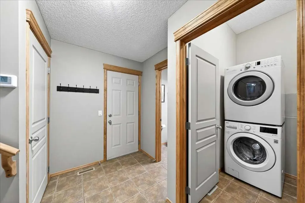 152 Chapman Close SE Calgary AB T2X 3V7