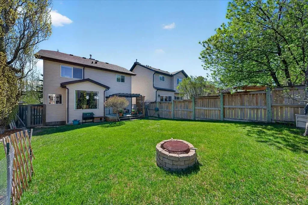 152 Chapman Close SE Calgary AB T2X 3V7