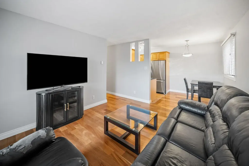 1719 11 Avenue SW Calgary AB T3C 0N5
