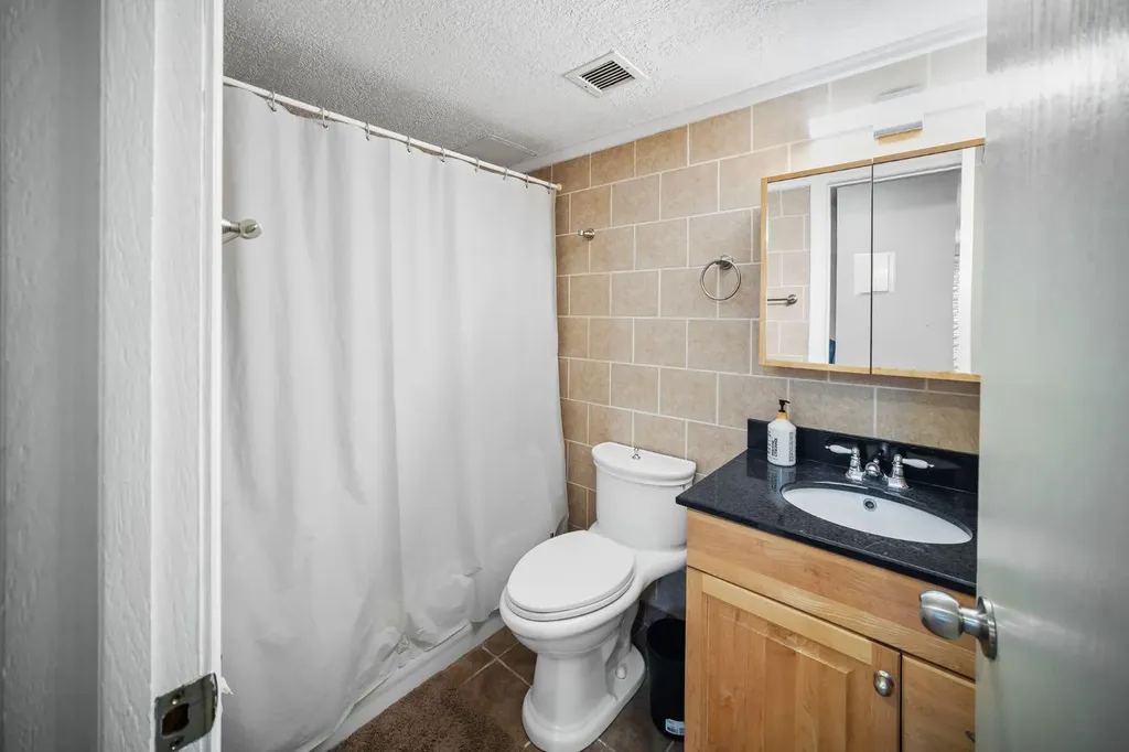 1719 11 Avenue SW Calgary AB T3C 0N5