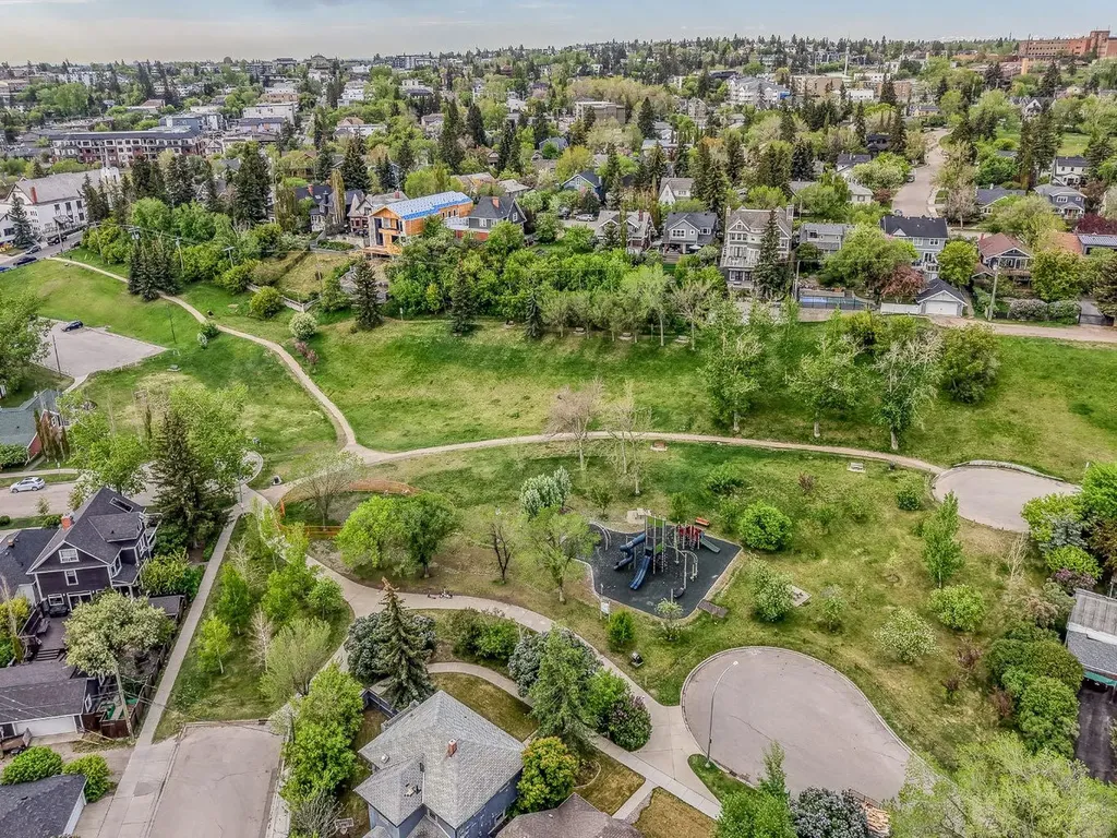1719 11 Avenue SW Calgary AB T3C 0N5