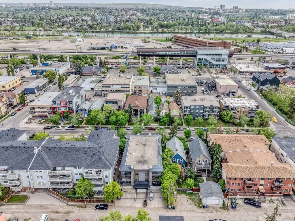 1719 11 Avenue SW Calgary AB T3C 0N5