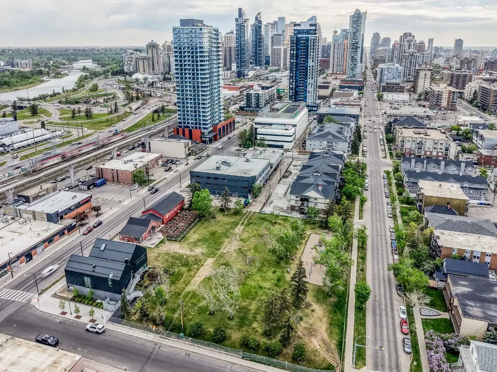 1719 11 Avenue SW Calgary AB T3C 0N5