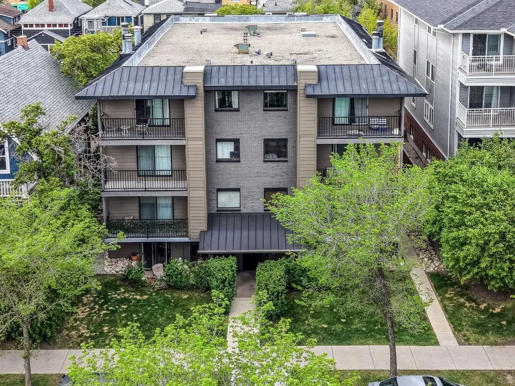 1719 11 Avenue SW Calgary AB T3C 0N5