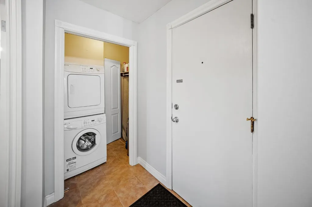 1719 11 Avenue SW Calgary AB T3C 0N5