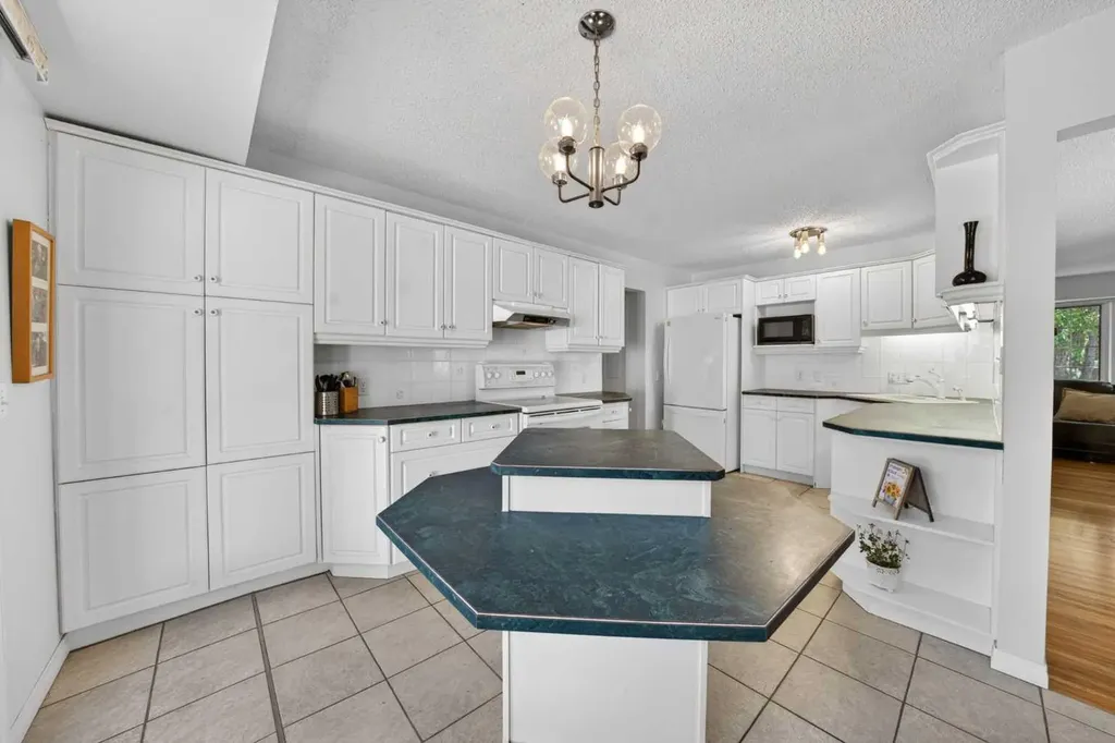 740 Hunterston Crescent NW Calgary AB T2K 4N2