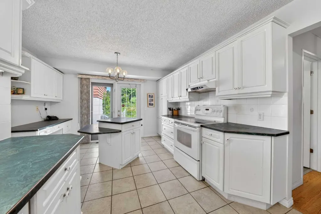 740 Hunterston Crescent NW Calgary AB T2K 4N2