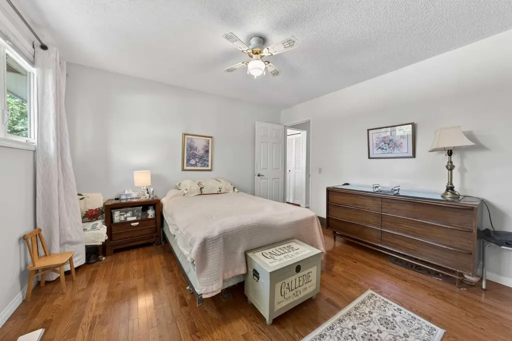 740 Hunterston Crescent NW Calgary AB T2K 4N2