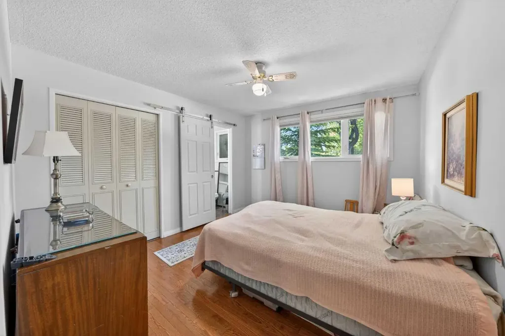 740 Hunterston Crescent NW Calgary AB T2K 4N2