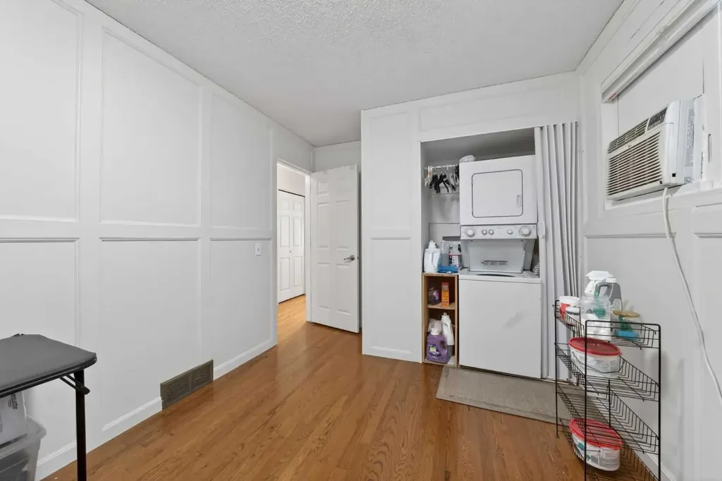 740 Hunterston Crescent NW Calgary AB T2K 4N2