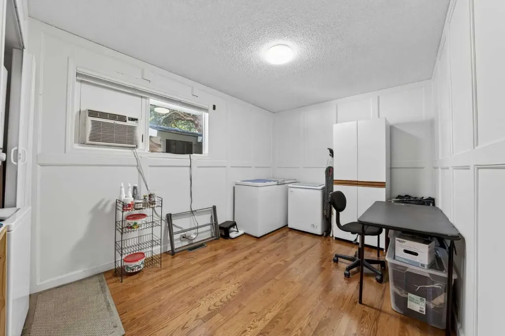 740 Hunterston Crescent NW Calgary AB T2K 4N2