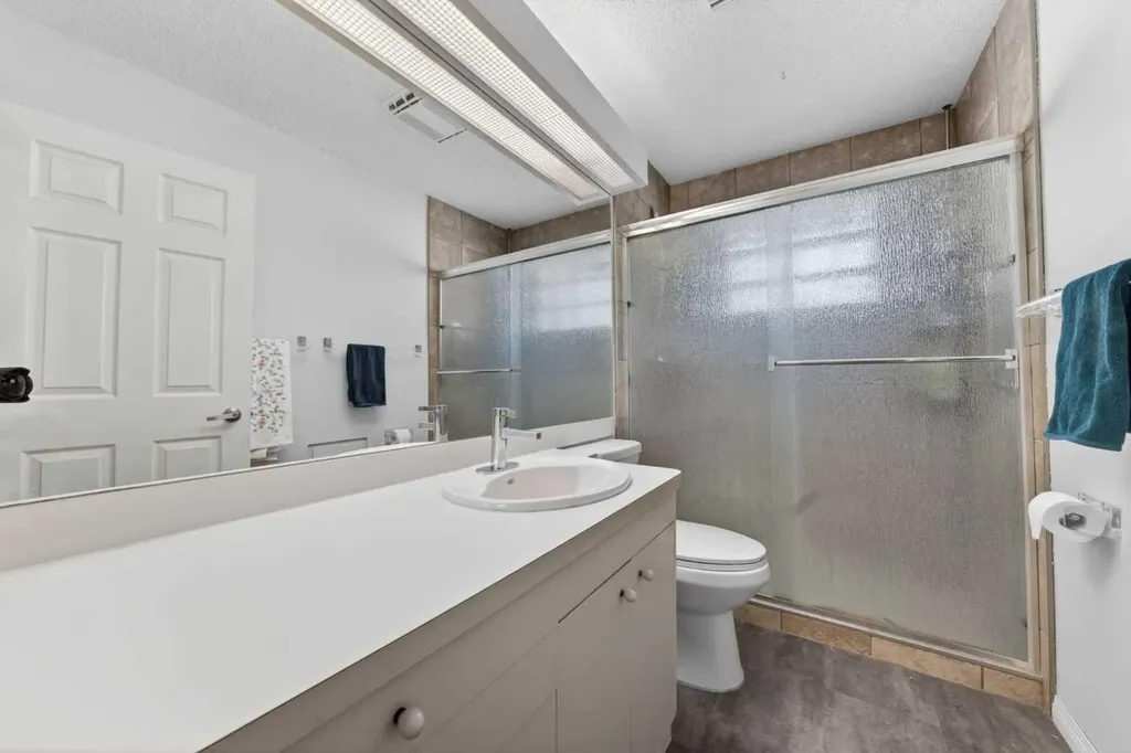 740 Hunterston Crescent NW Calgary AB T2K 4N2