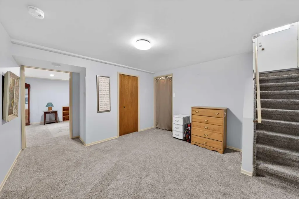 740 Hunterston Crescent NW Calgary AB T2K 4N2